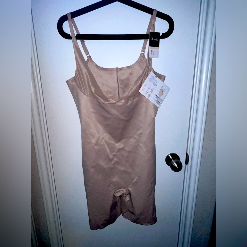 Chantelle Shapewear Womens XL Nude Mid-Thigh Open Bust NWT! Shape and Smooth.